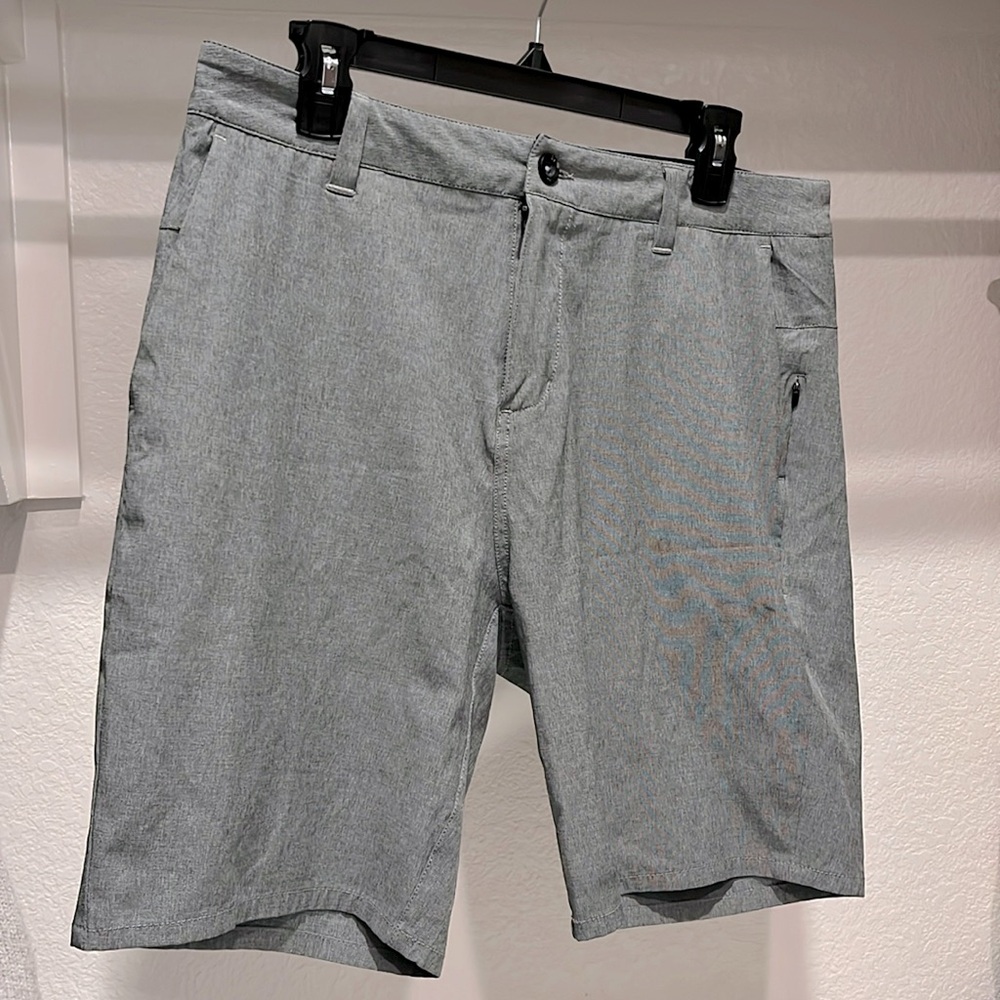 Men’s Vuori Shorts Size 32